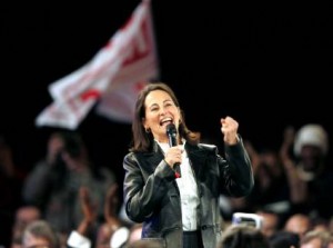 <img src=/"segolene-cheerleader.jpeg"alt="segolene-cheerleader.jpeg."/>